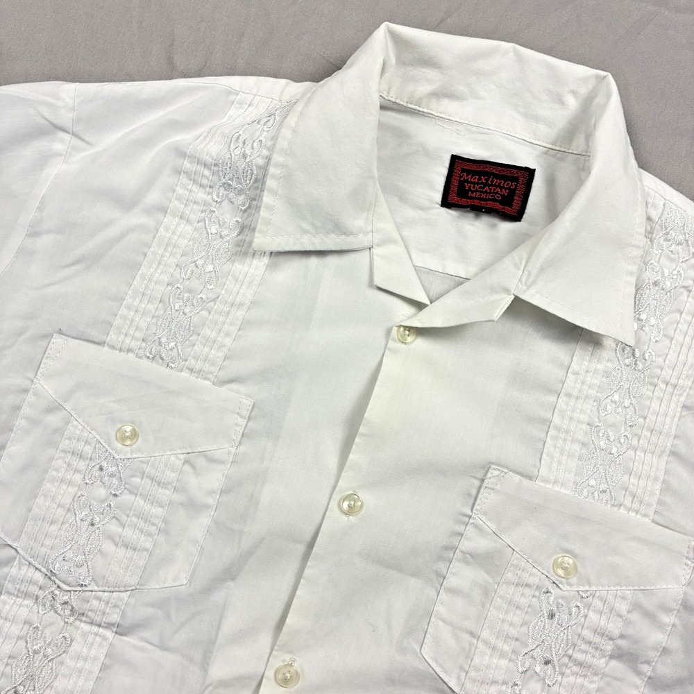 Maximos Yucatan Mexico White Guayabera Size Medium Embroidered Cotton Polyester